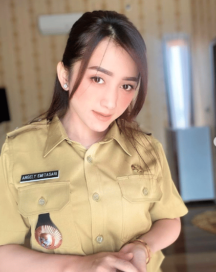 instagram.com/angelemythasari