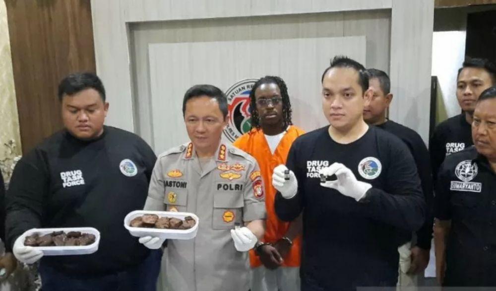 Bawa Kue Brownies Ganja, WNA Amerika Ditangkap Polres Jaksel