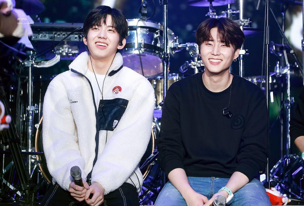 10 Potret Memukau Day6 Saat Konser di Warsawa, Polandia