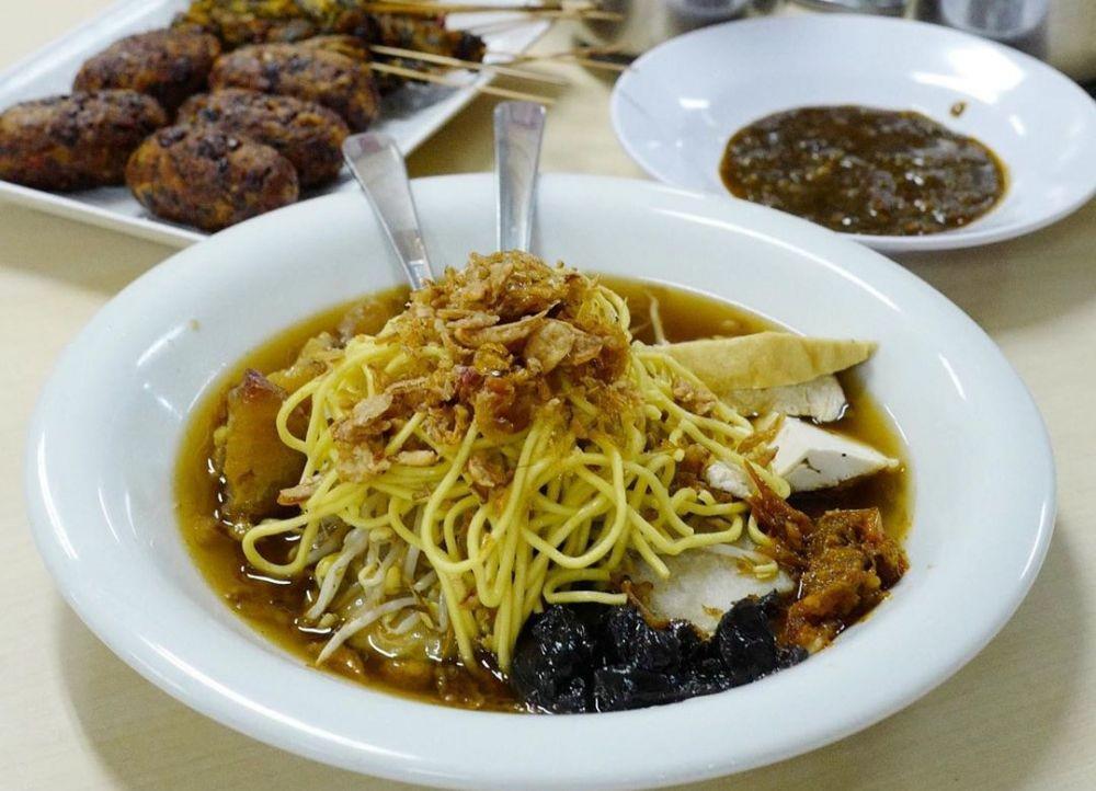 Resep Membuat Lontong Mi, Kuliner Khas Surabaya yang Enak Banget!