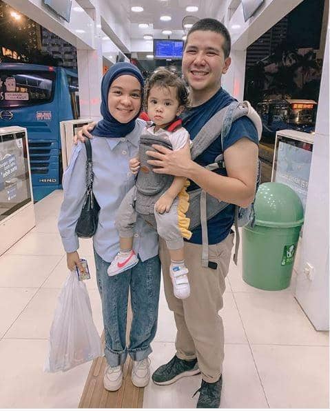 10 Potret Haykal Kamil Asuh Anak, Bak Abang Adik