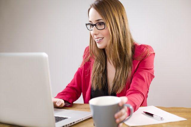 Sama Sekali Gak Benar, Ini 5 Stereotip Wanita Karier yang Harus Diubah