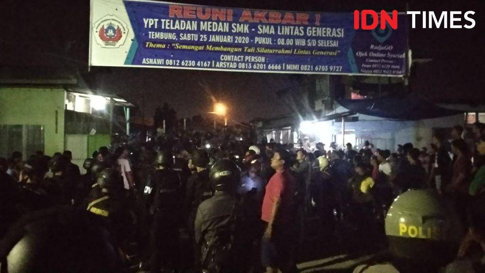 Ilustrasi/Suasana saat warga bentrok di Perumnas Mandala Medan, Jumat (24/1) malam. (IDN Times/Fadli Syahputra)