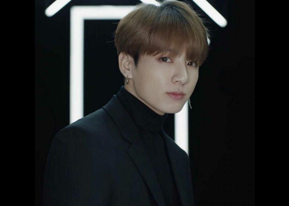 10 Pesona Jungkook BTS dengan Turtleneck, Sampai Jadi Trending Topic!