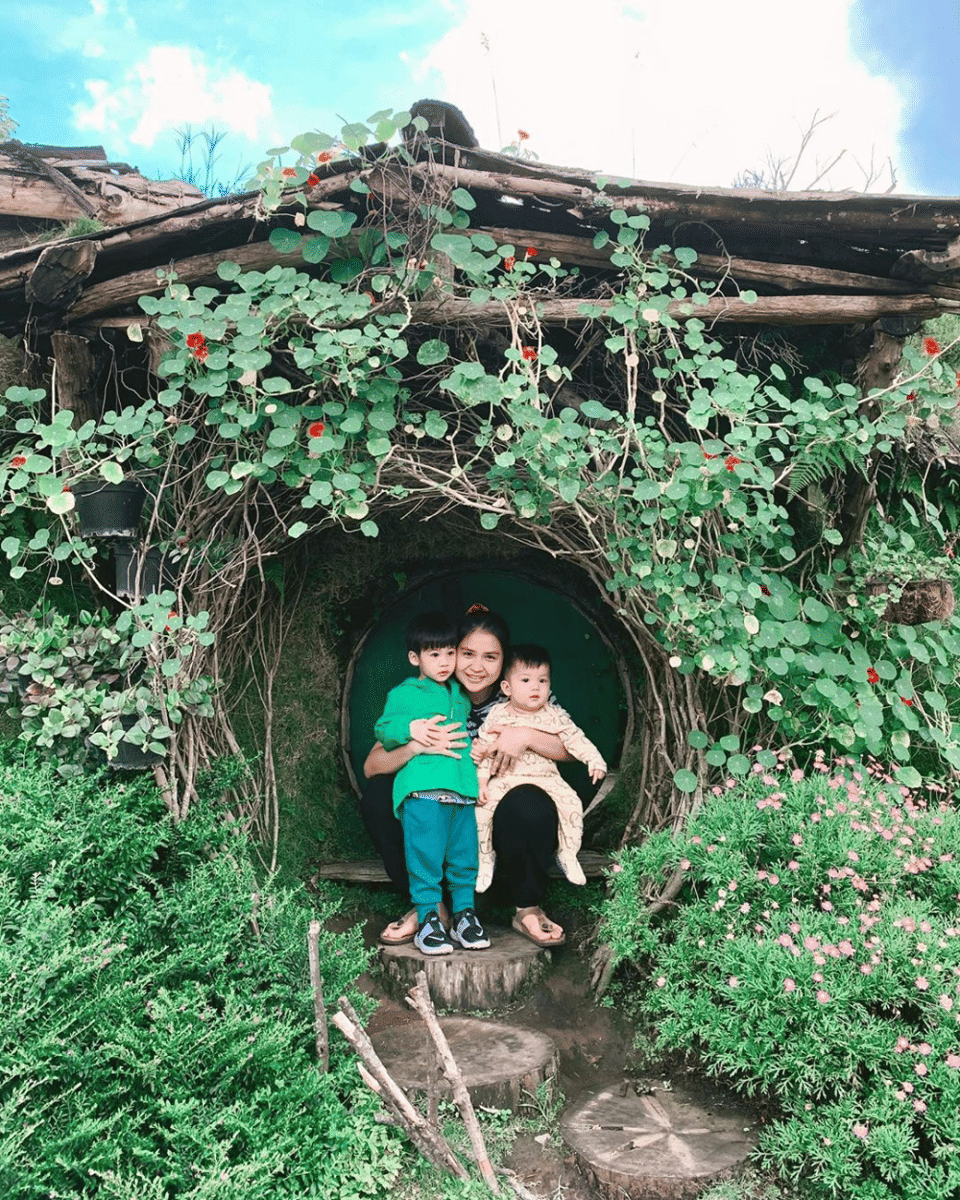 10 Potret Keseruan Putri Titian dan 2 Buah Hatinya