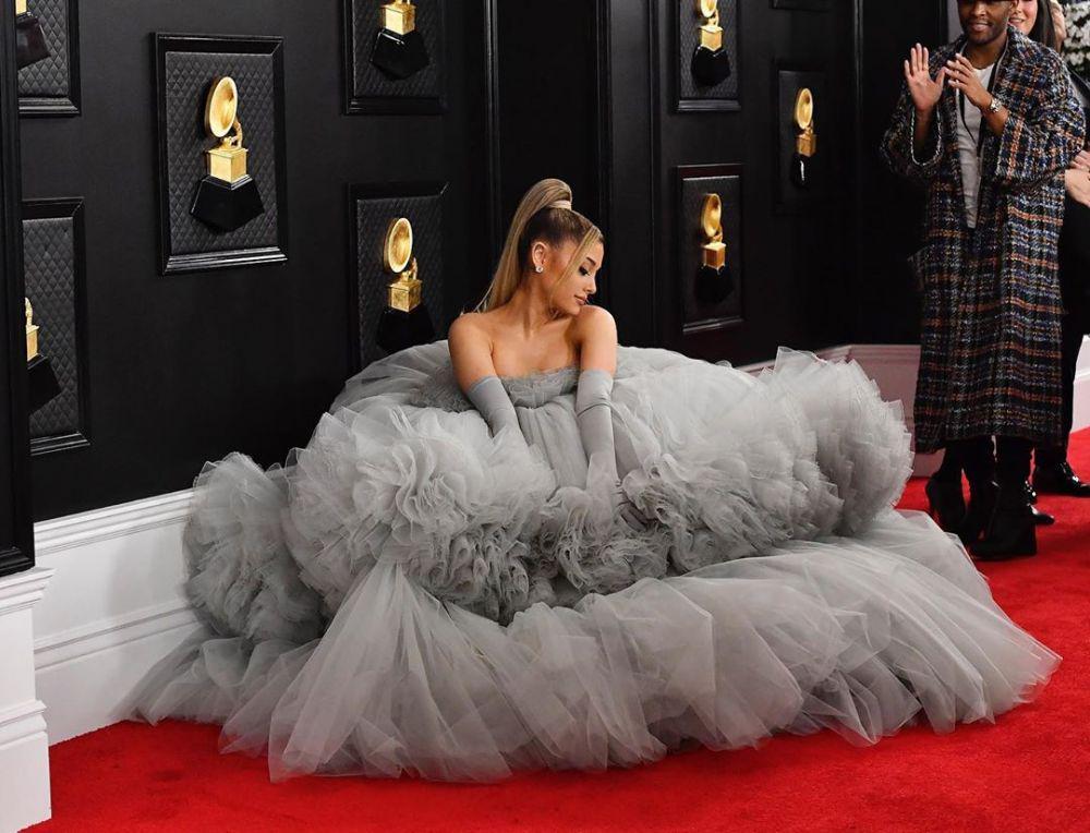 Bertabur Bintang, Ini 15 Potret Tamu Grammy Awards ke-62 di Red Carpet