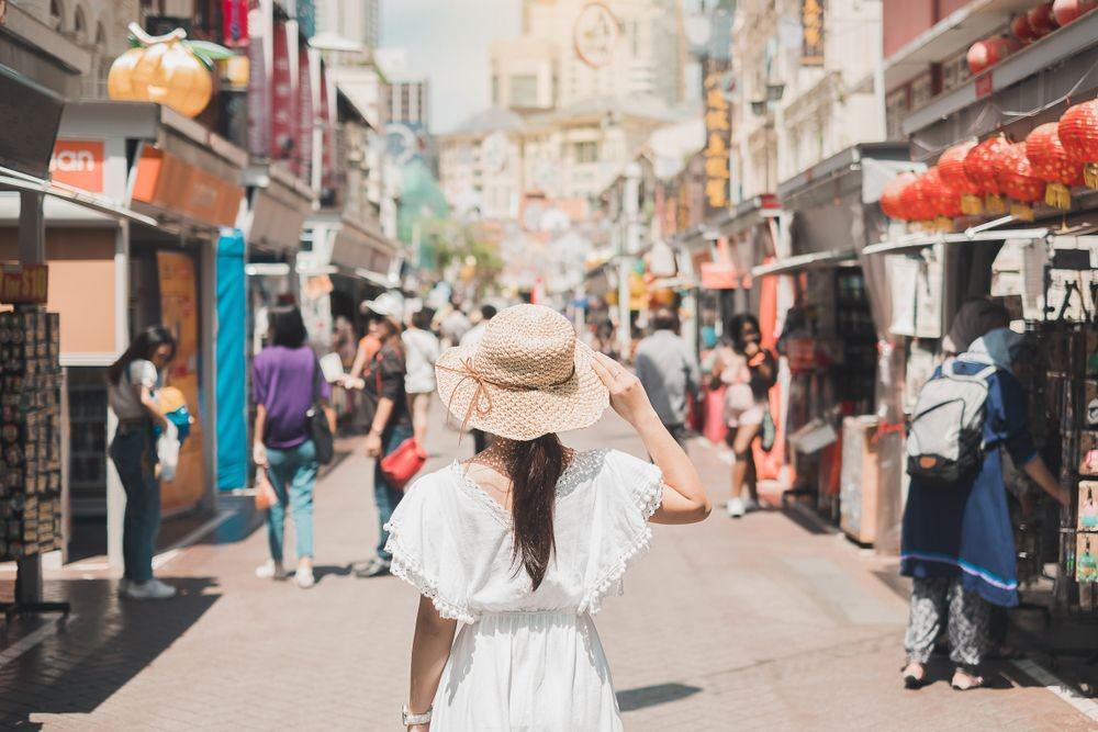 5 Cara Traveling Ala Turis Lokal yang Kasih Pengalaman Berbeda