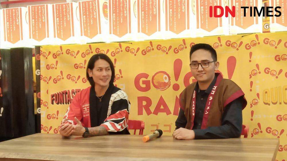 Chef Juna dalam Grand Opening Go Go Ramen di Transpark Bintaro Mall, Tangerang Selatan. IDN Times/Dhiya