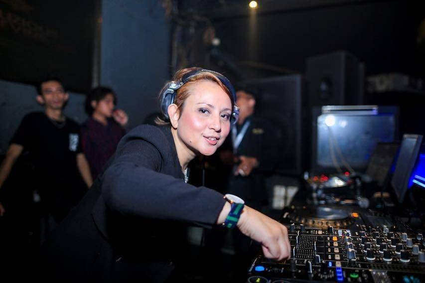 instagram.com/djdevina