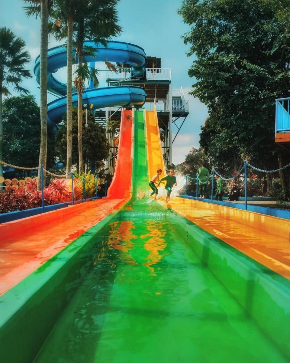 9 Rekomendasi Kolam Renang di Bandung