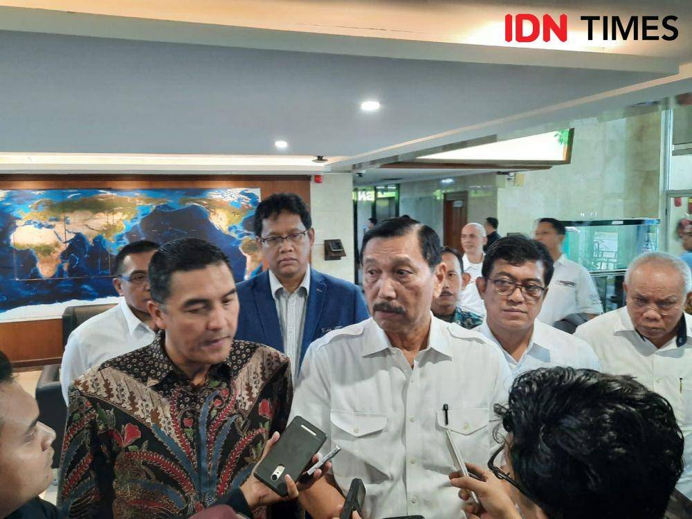 Dirut ITDC Abdulbar Mansoer bersama Menko Kemaritiman dan Investasi Luhut Binsar Pandjaitan. (IDN Times/Hana Adi Perdana)