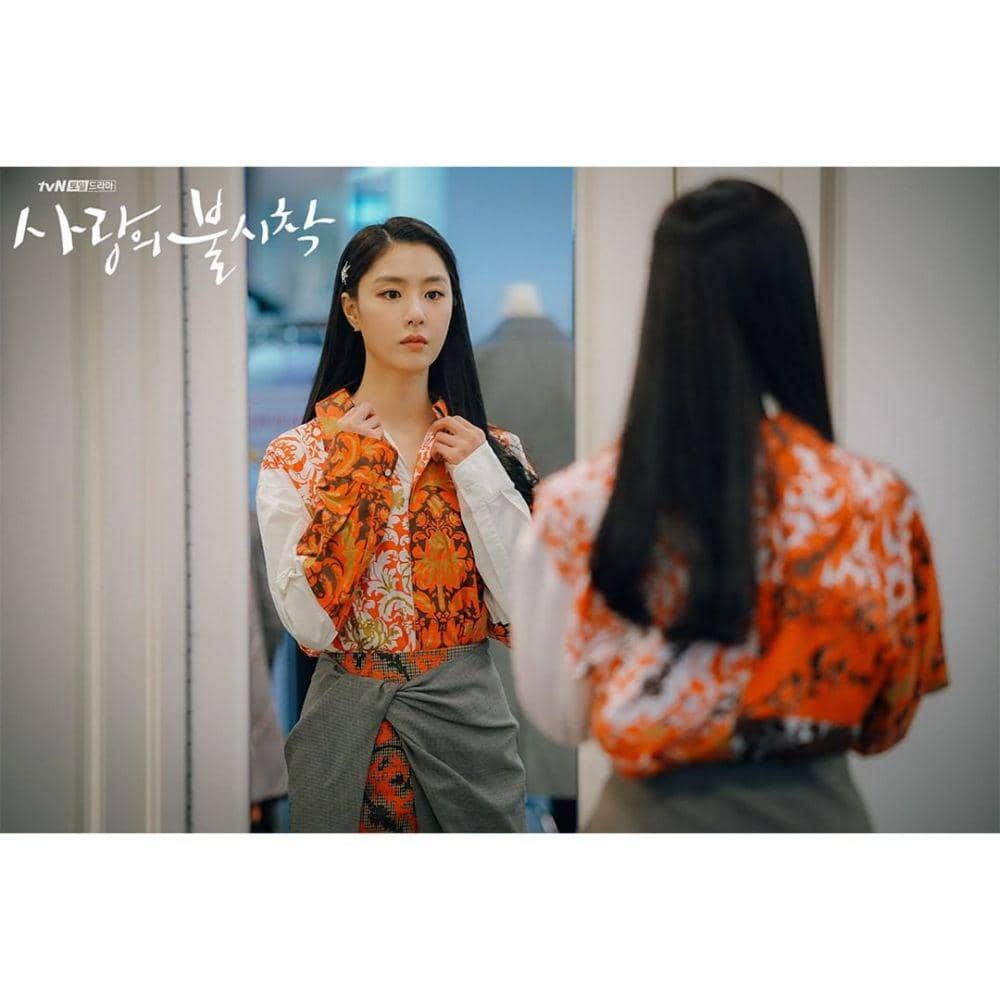 Fantastis! 10 Harga Outfit Seo Ji Hye di KDrama 'Crash Landing on You'