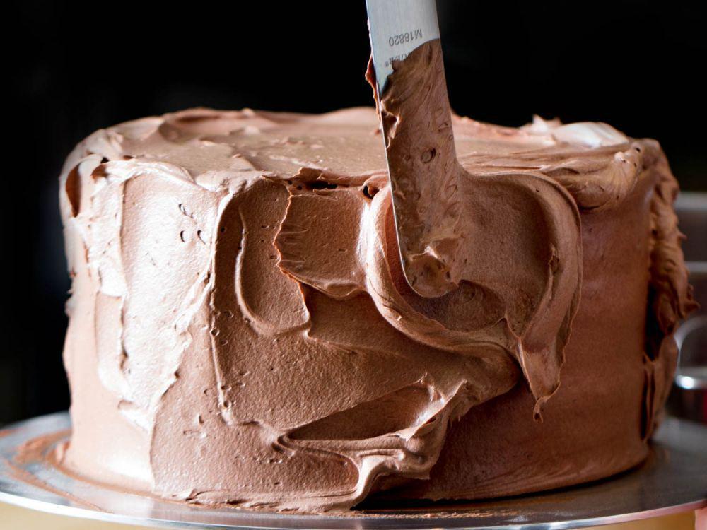 Resep & Tips Membuat Krim Dekorasi Kue yang Kokoh dan Tahan Lama
