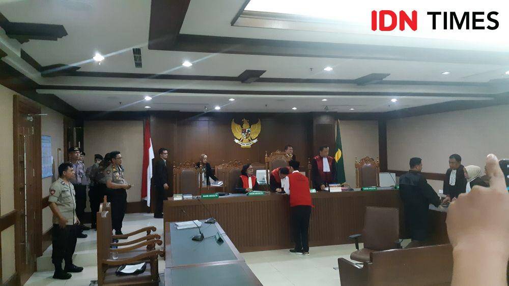 Lutfi Alfiandi keluar dari tahanan hari ini (IDN Times/Margith Juita Damanik)