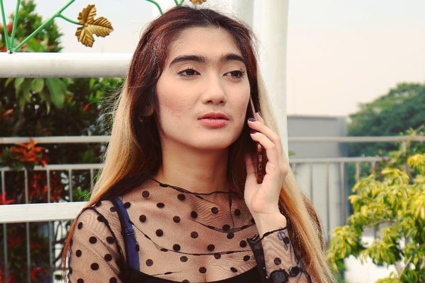 10 potret terbaru aktris kolosal revi mariska, eksis jadi youtube