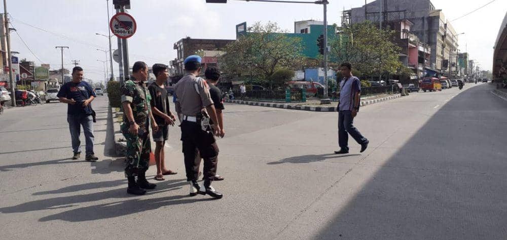 Seorang Polisi Diduga Coba Bunuh Diri dengan Lompat Dari Fly Over