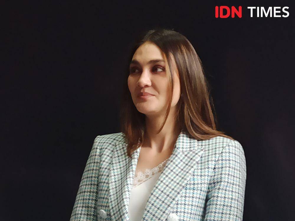 Luna Maya di preskon film Suzzanna: Santet Ilmu Pelebur Nyawa, di Soraya Entercine Films, Jakarta, pada Kamis (30/1). IDN Times/Erfah Nanda