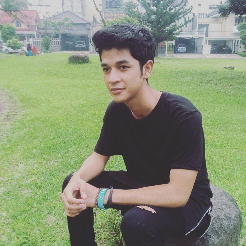 Instagram.com/deboys13/