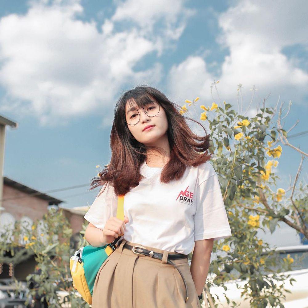 10 Potret Selebgram Hanny Sophia dengan Mix and Match Baju Korean Girl