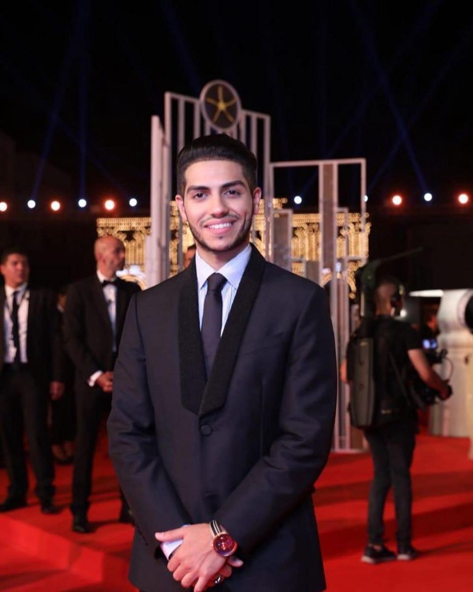 10 Potret Terbaru Mena Massoud, Makin Kece Setelah Membintangi Aladdin