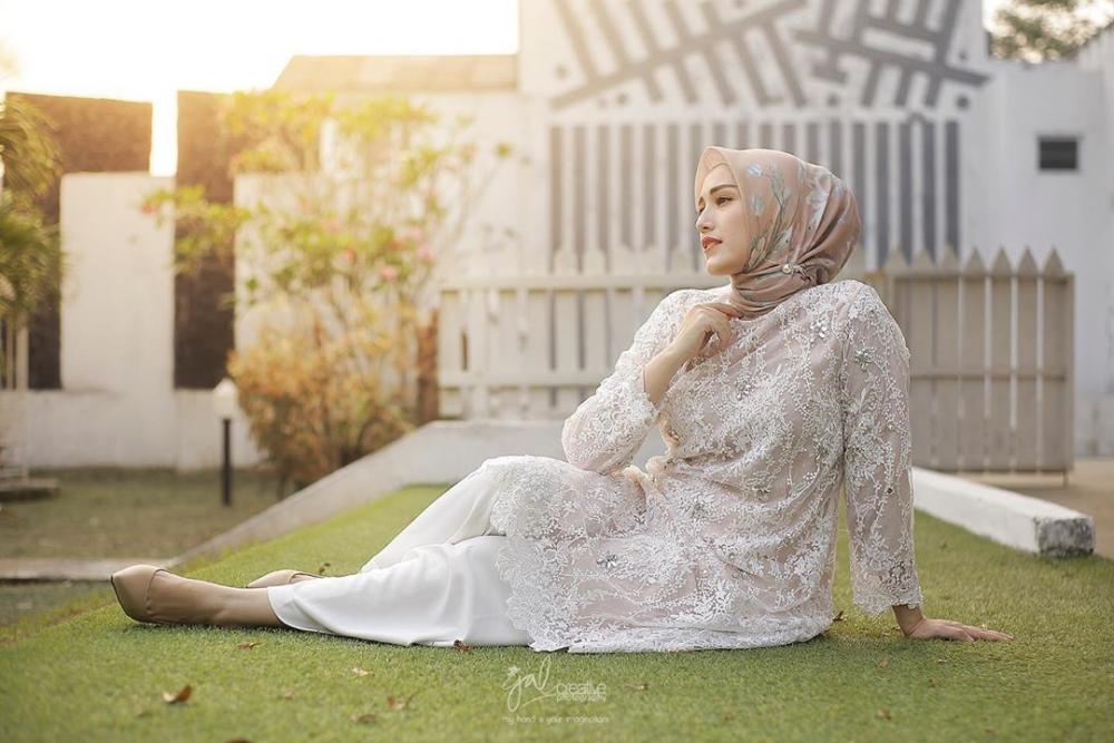 Jadi Ibu Siaga, 10 Gaya Adelia Pasha yang Manis & Menawan