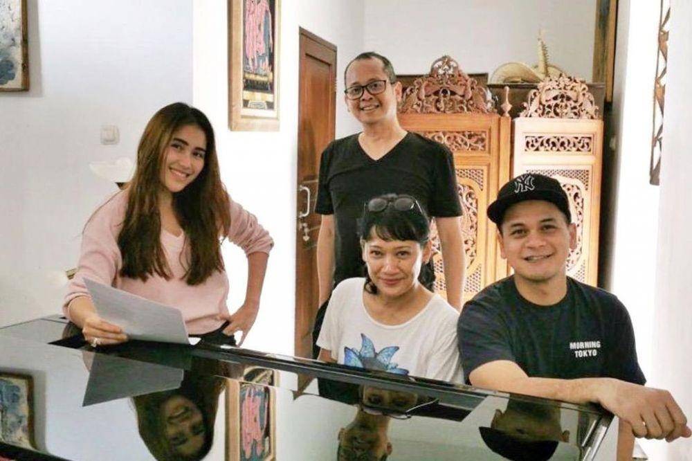 instagram.com/ayutingting92