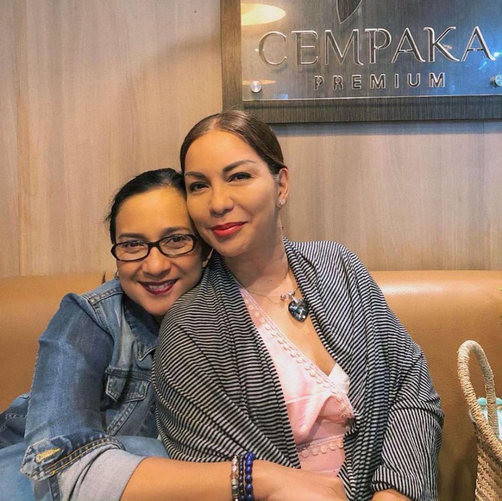 10 Potret Kompak Soraya dan Shahnaz Haque, Sister Goals!