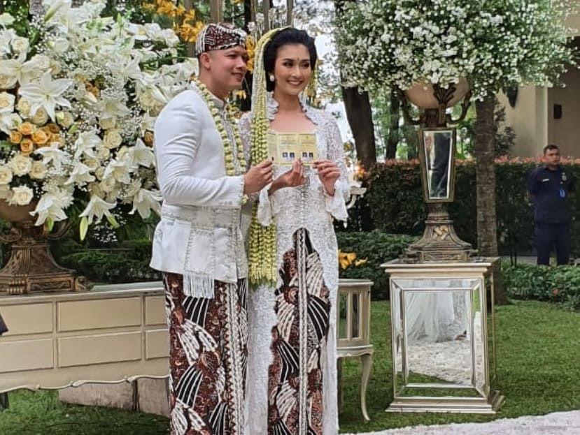 Dekorasi Akad Nikah Kevin Liliana dan Oskar, Penuh Bunga Serba Putih