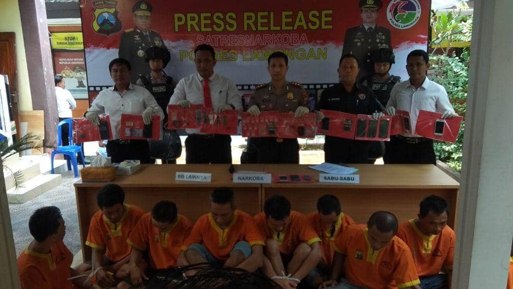 Kapolres Lamongan AKBP Harun saat menunjukkan barang bukti sabu. IDN Times/Imron