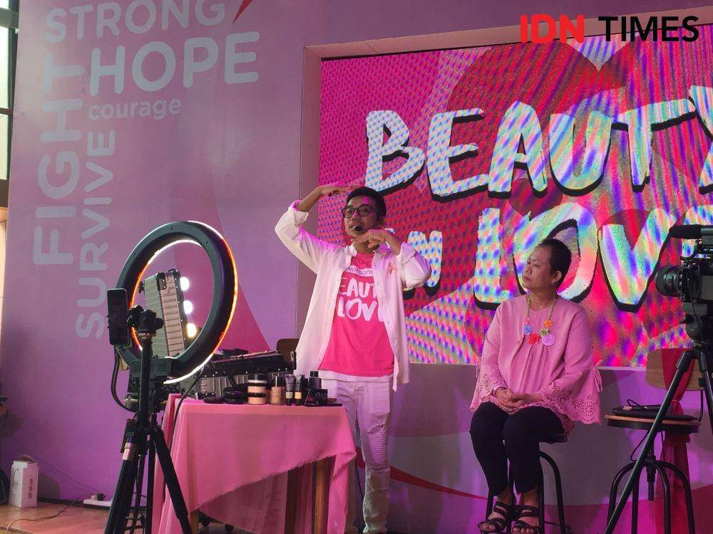 Bubah Alfian (makeup artist) saat menjelaskan bentuk wajah di acara Beauty in Love. 4 Februari 2020. IDNTIMES/Nadin Azani