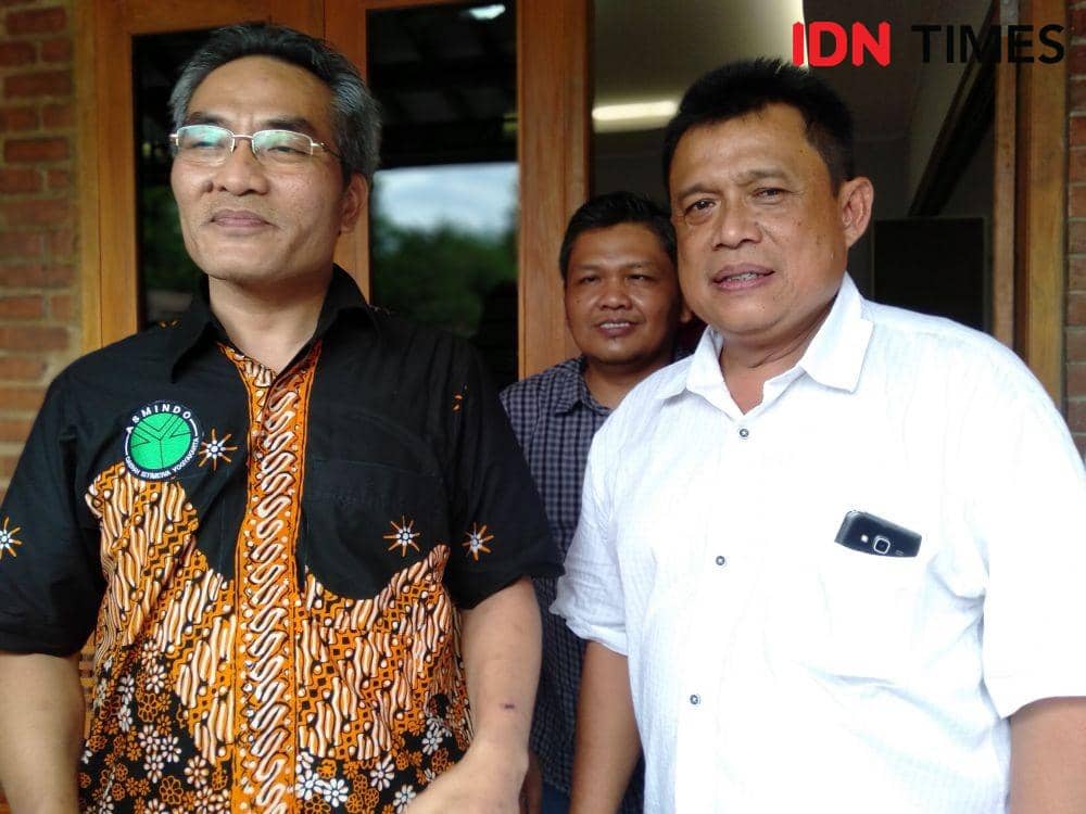 Ketua DPC PKB Bantul Abdul Halim Muslih (kiri) dan Ketua DPC PDIP Bantul, Joko Purnomo (kanan). IDN Times/Daruwaskita