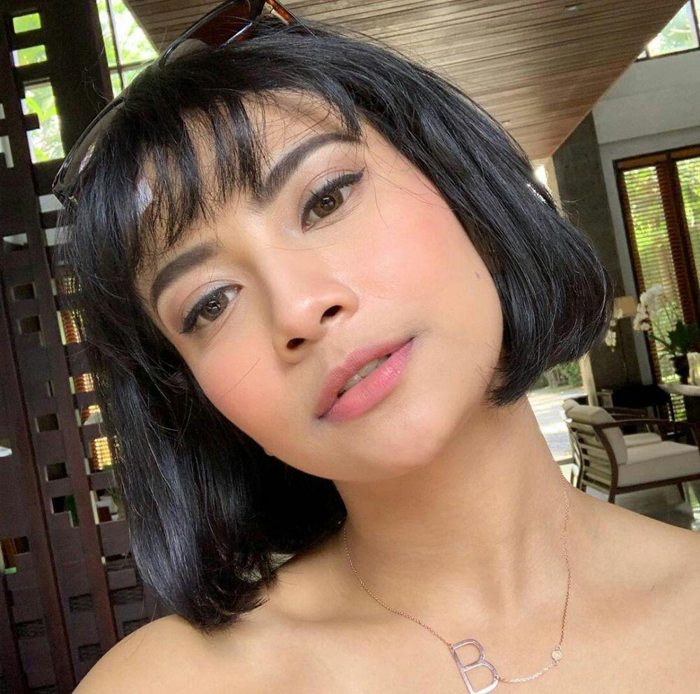 Dikabarkan Hamil Anak Pertama, Ini 10 Potret Terbaru Vanessa Angel