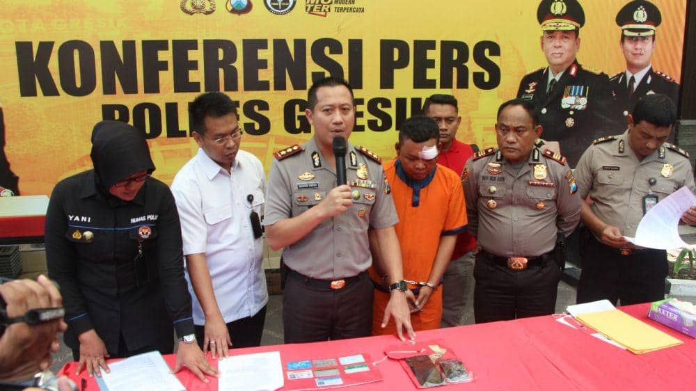Konferensi pers ungkap kasus penculikan Polres Gresik, Selasa (4/2). (Humas Polres Gresik).