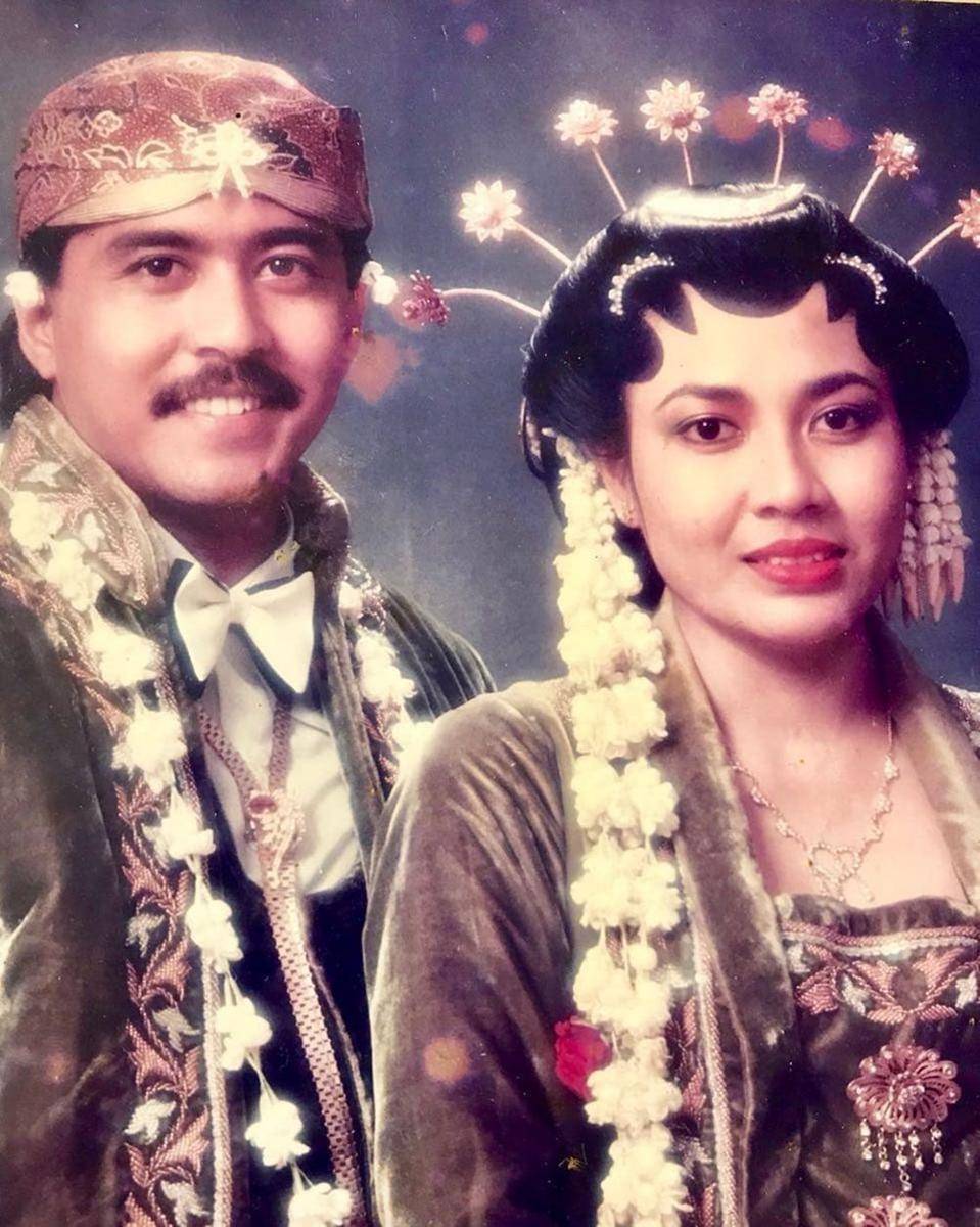 Rano Karno dan istri (Instagram.com/dewiranokarno)