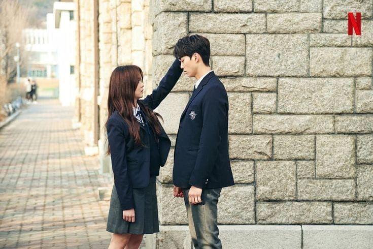 Unyu Banget, 10 Potret Manis Pasangan KDrama yang Berbeda Tinggi Badan