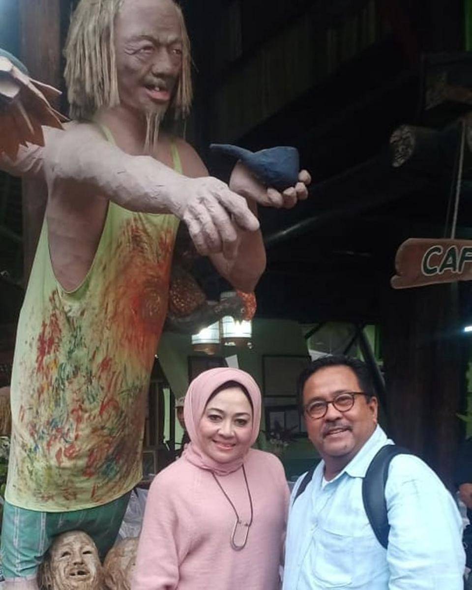 Rano Karno dan istri (instagram.com/si.rano)