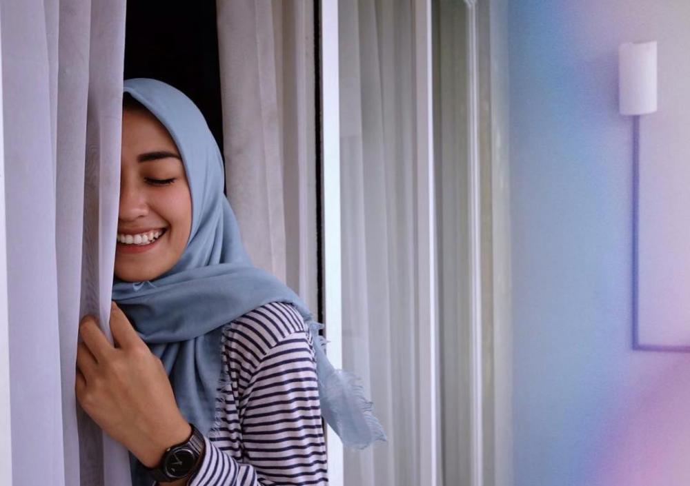 10 Potret Icha Anisa yang Kian Menawan Saat Kenakan Hijab, Pangling!