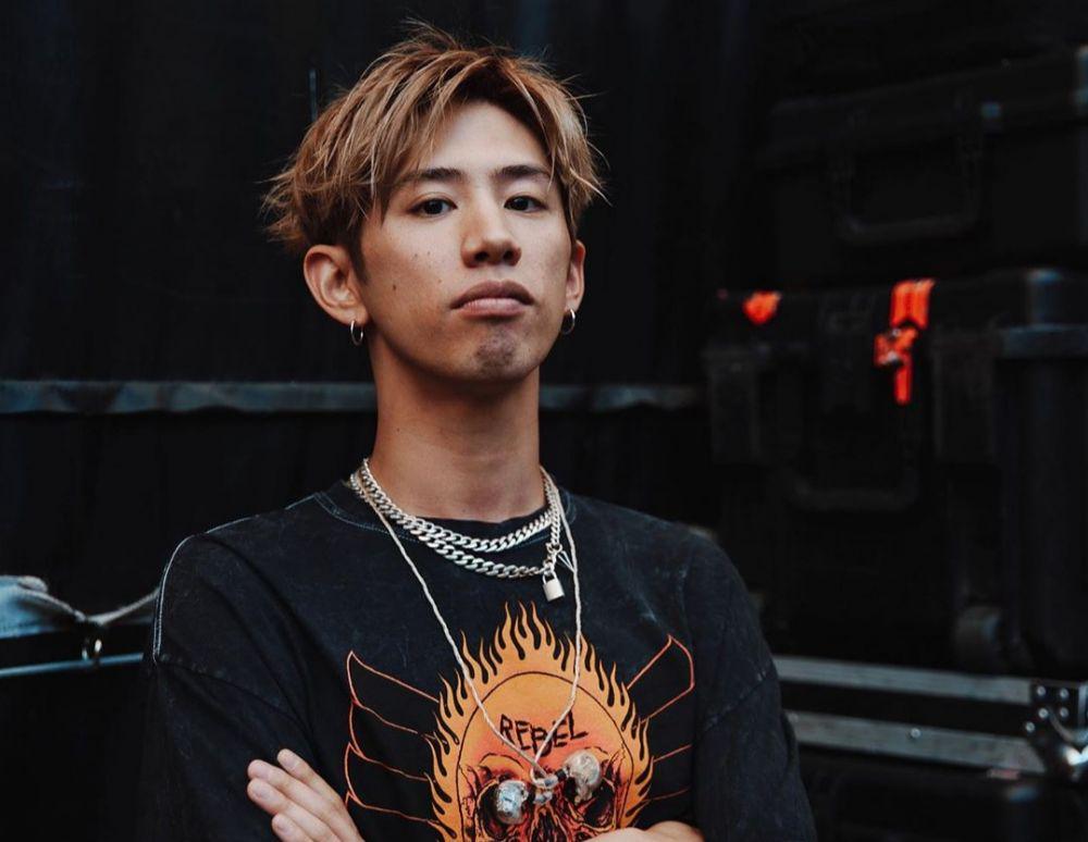 13 Potret Takahiro Morita Vokalis ONE OK ROCK yang Keren Abis!