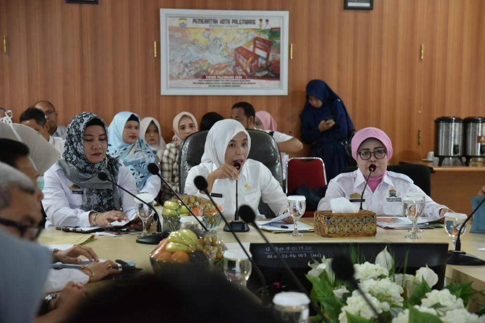 Wakil Wali Kota Palembang Fitrianti Agustinda menggelar rapat bersama OPD membahas antisipasi penyebaran virus corona. (IDN Times/Istimewa)