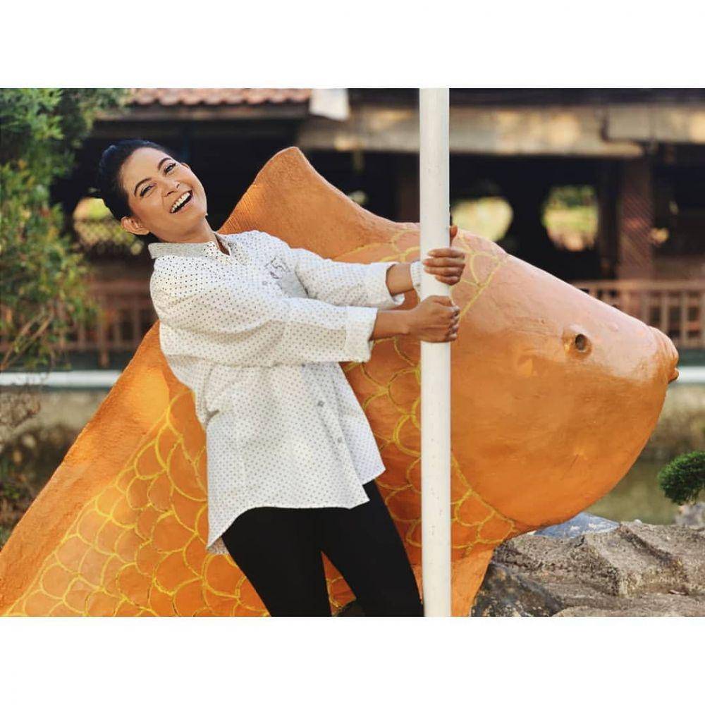 instagram.com/adeherlinaa