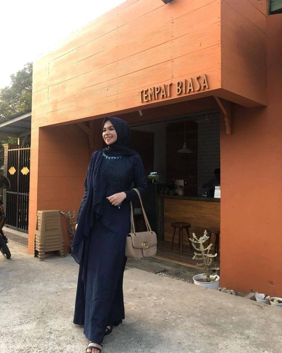 instagram.com/nabilazirus