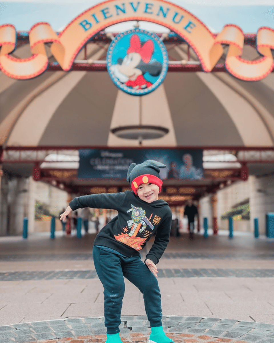 Hampir 5 Tahun, 10 Potret Luwes Rafathar Saat Bergaya di Depan Kamera