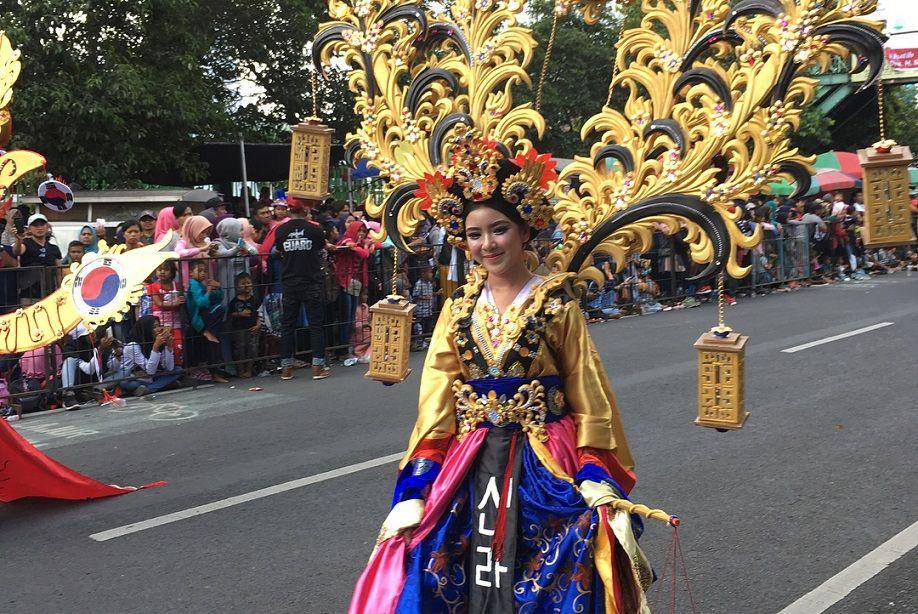 Tiara saat menjadi peraga busana di JFC 2018. Instagram/tiaraanugrahh