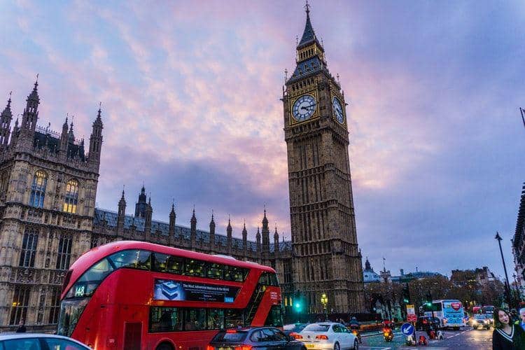 Tanggal 15 Juli, Inggris Buka Kebun Binatang dan Bioskop Drive In