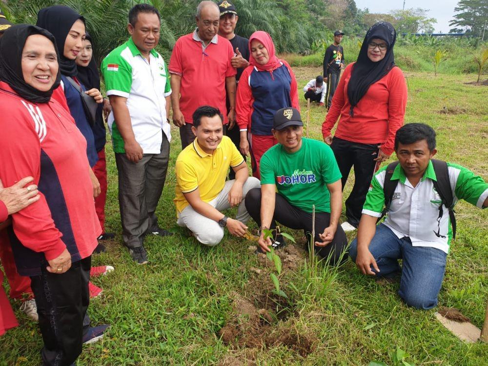Walantara Sumut Tanam Pohon di Kanal Johor