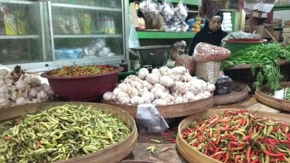 Salah satu pedagang di pasar Sidoarjo Lamongan. IDN Times/Imron