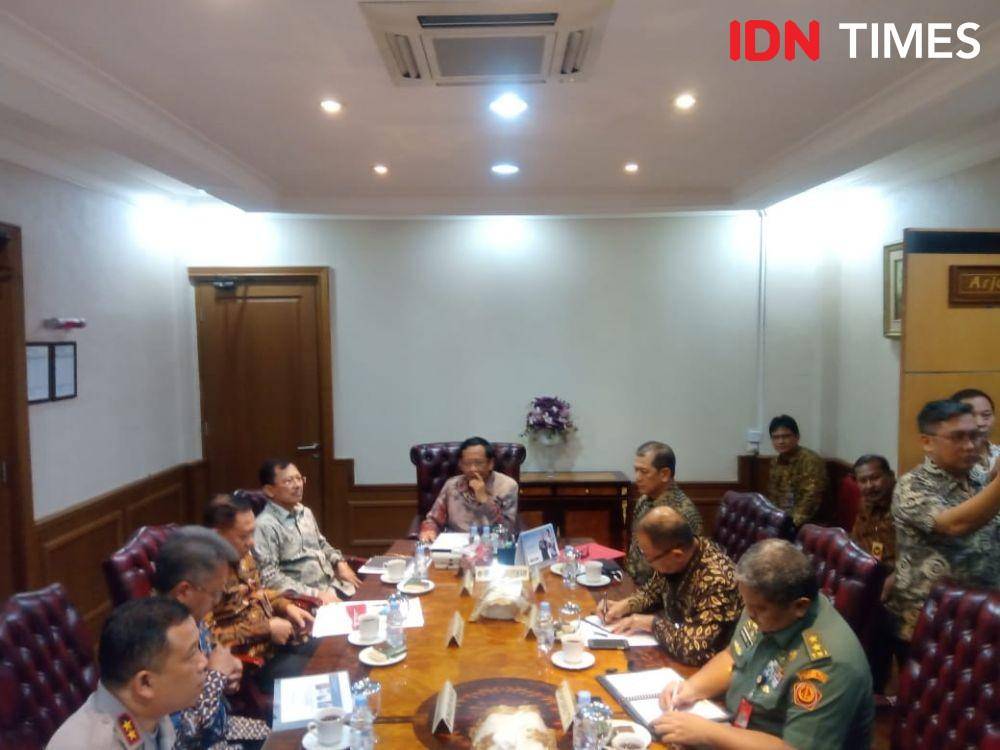 Menkopolhukam Mahfud MD Pimpinan Rakortas Virus Corona (IDN Times/Fitang Budhi Adhitia)