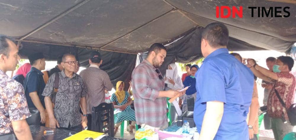 Komisi E DPRD Sumut meninjau pelayanan terhadap korban banjir bandang di Barus, Tapteng (IDN Times/Hendra Simanjuntak)