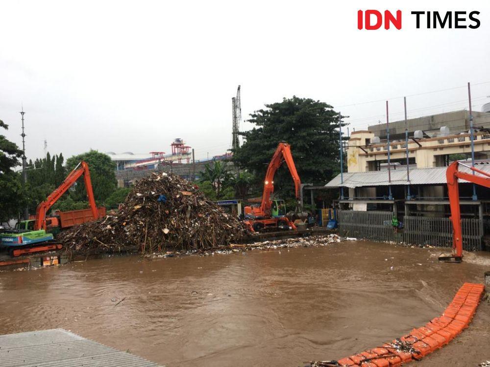Pintu Air Manggarai Kini Siaga 2, Anies Siap Buka Posko Pengungsian
