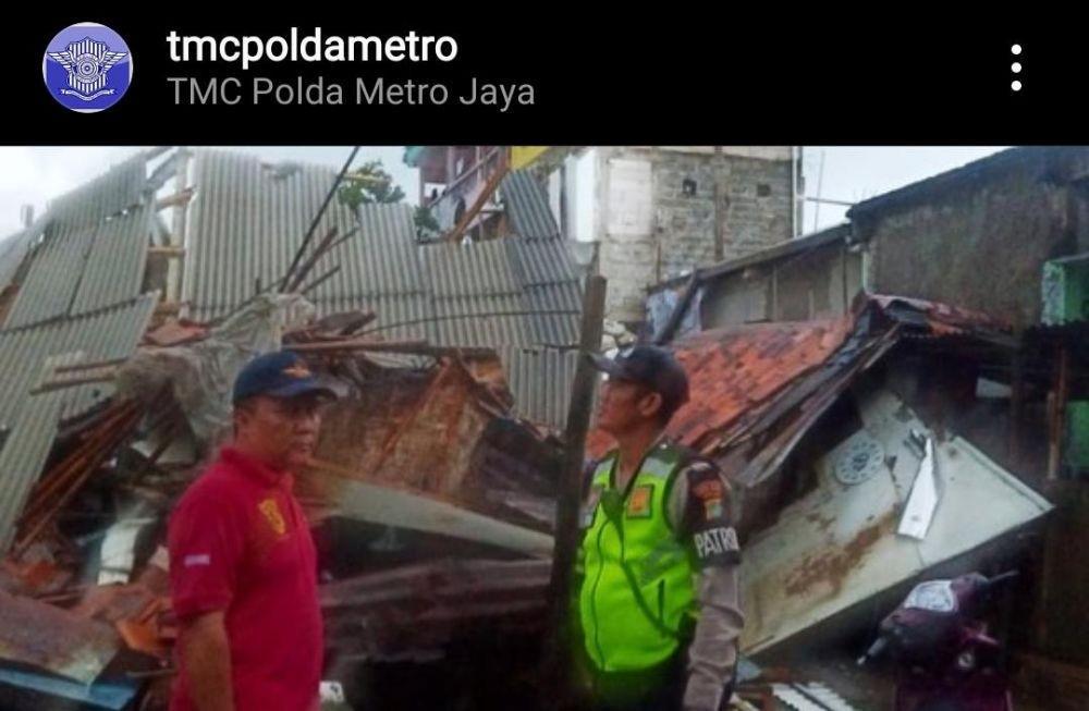 Kosan Tiga Lantai di Mampang Ambruk, Penyebabnya Masih Ditelusuri